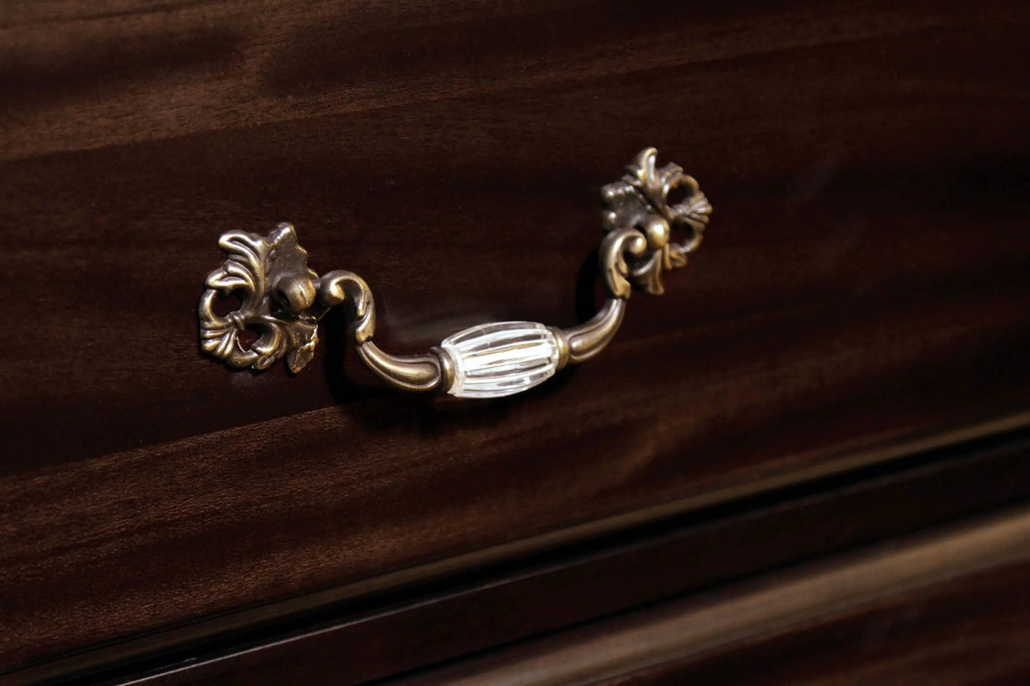 Traditional Solid Wood 3-Drawer Nightstand | Dark Walnut Gallery La La